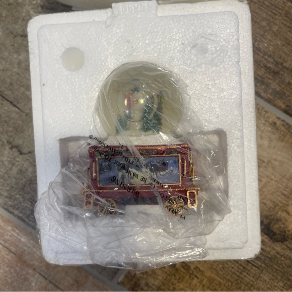 Thomas Kinkade Wonderland Express Snow Globe Train Winter Wonderland Snow Man - Picture 8 of 8
